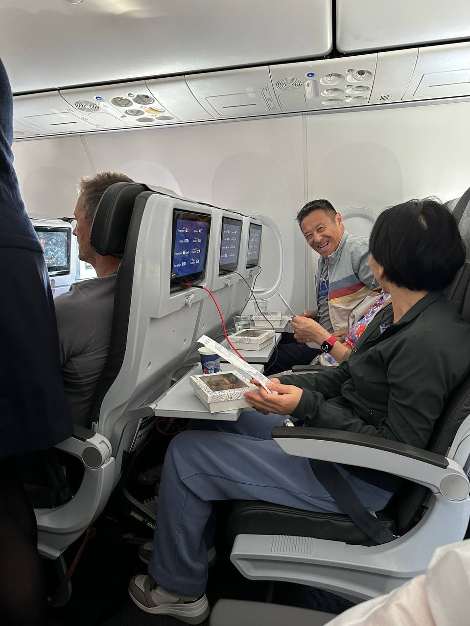 A happy in-flight moment with dinner served on the plane.
