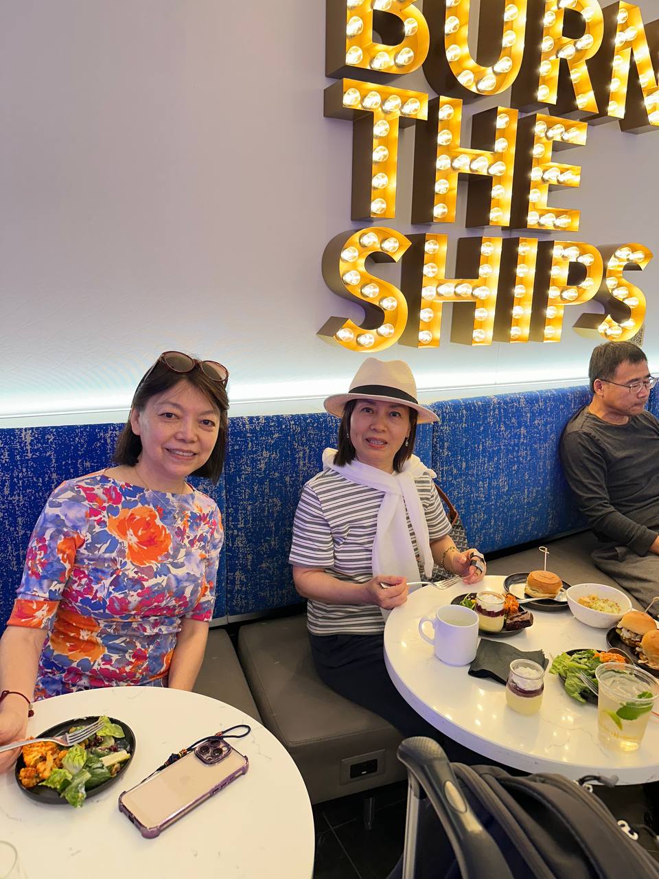 Family dinner before departure at the new Portal lounge in MSP Terminal 1.