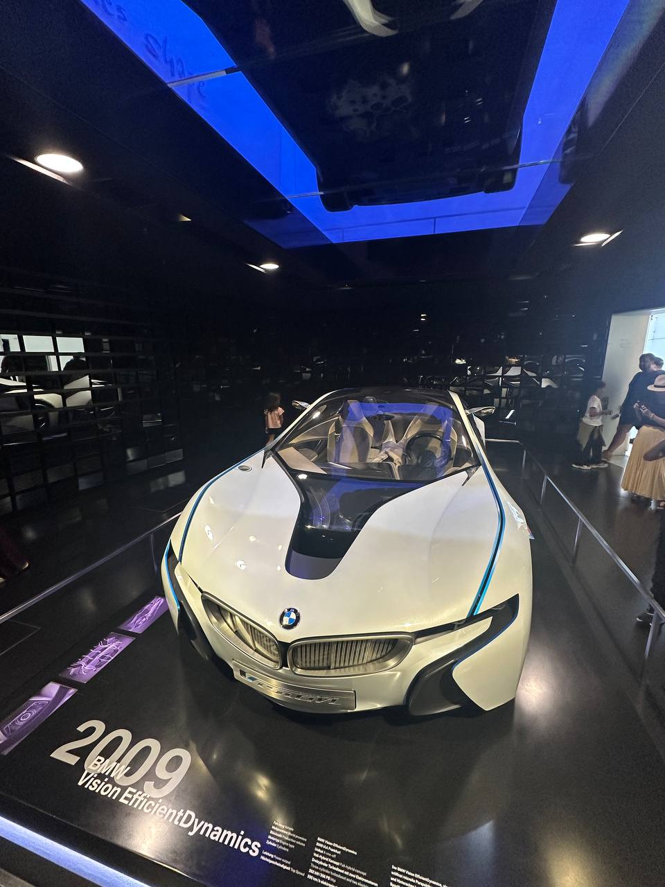 The 2009 BMW Vision EfficientDynamics concept car in a dark gallery space.